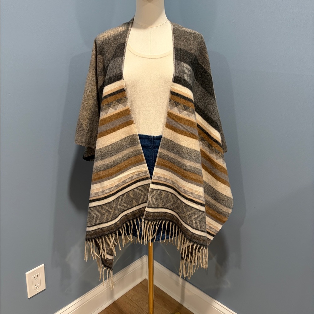 Vince Camuto Striped Ruana Wrap Shawl Fringe Open Front Gray Neutral